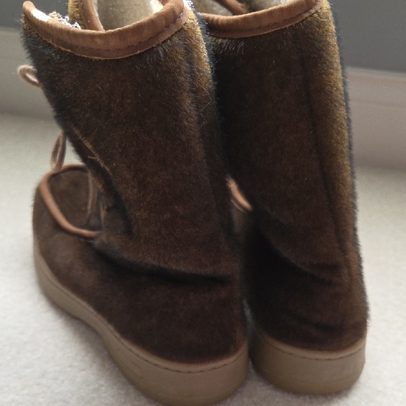 L.L. Bean Dark Brown Boots with Light Brown Trim - Picture 3 of 5